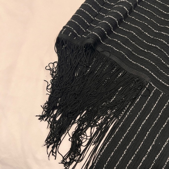 Zara stripped dress when fringe asymmetrical bottom black size small - Picture 4 of 6